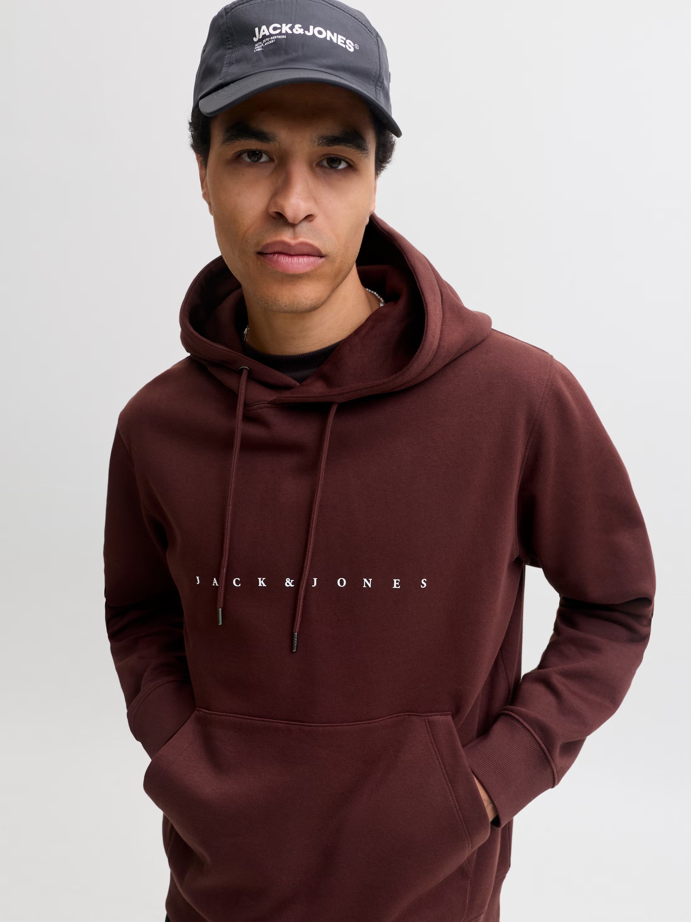 Jack&Jones Star Logo Hoodie in Purple / Bitter Chocolate