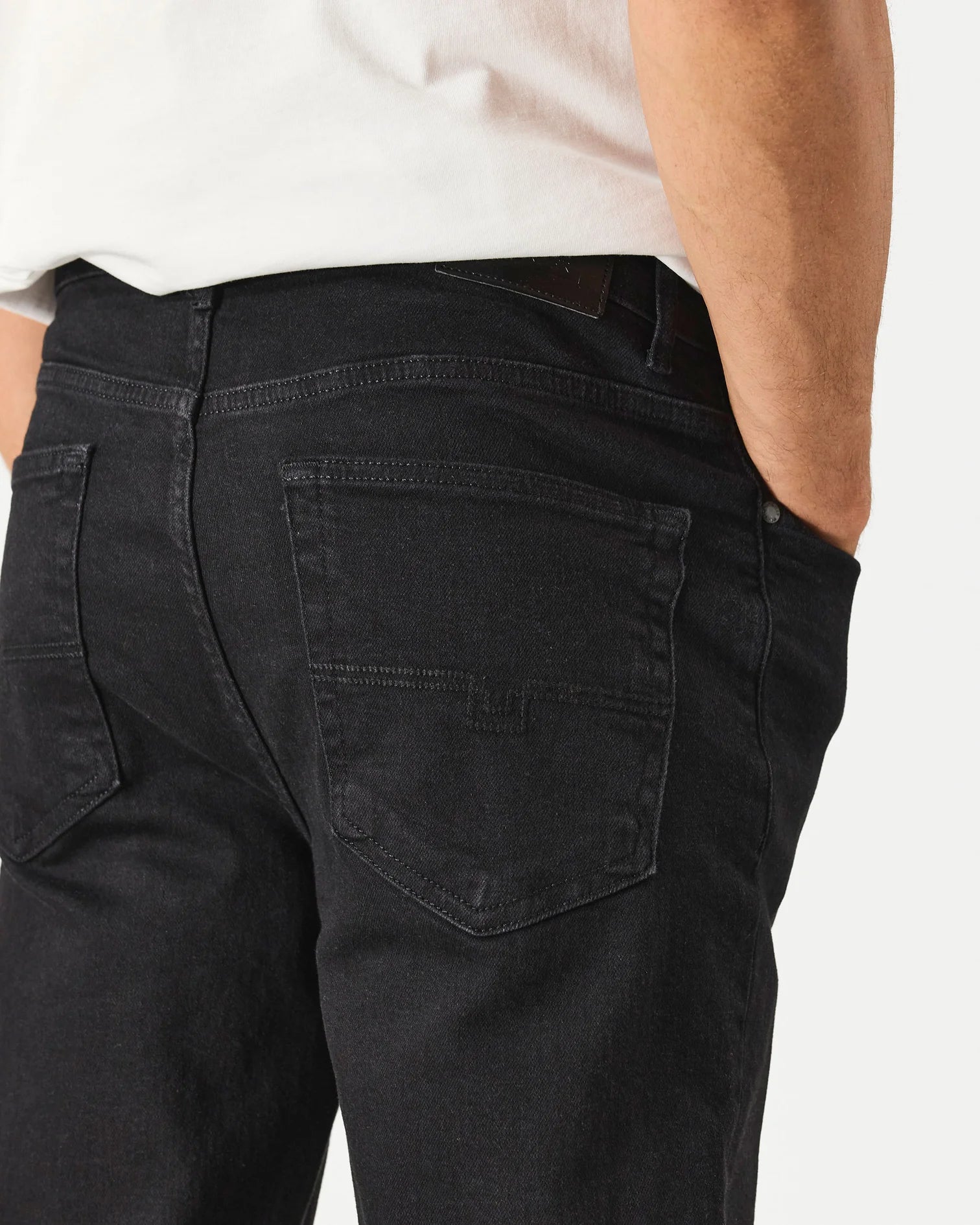 Weekend Offender Den Straight Fit Denim Jeans Black