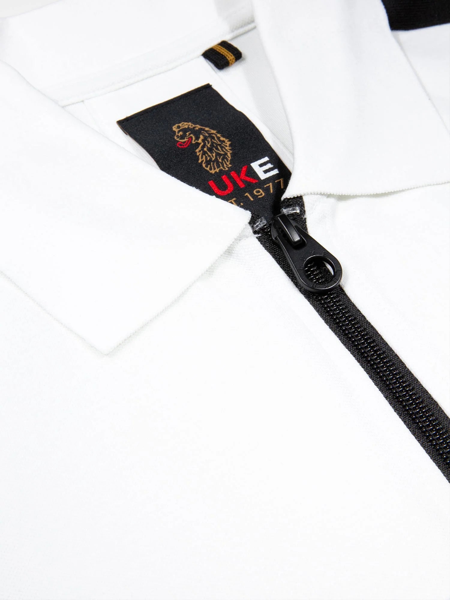 Luke Est 1977 CALTECH 1000 ZIP POLO - WHITE/BLACK