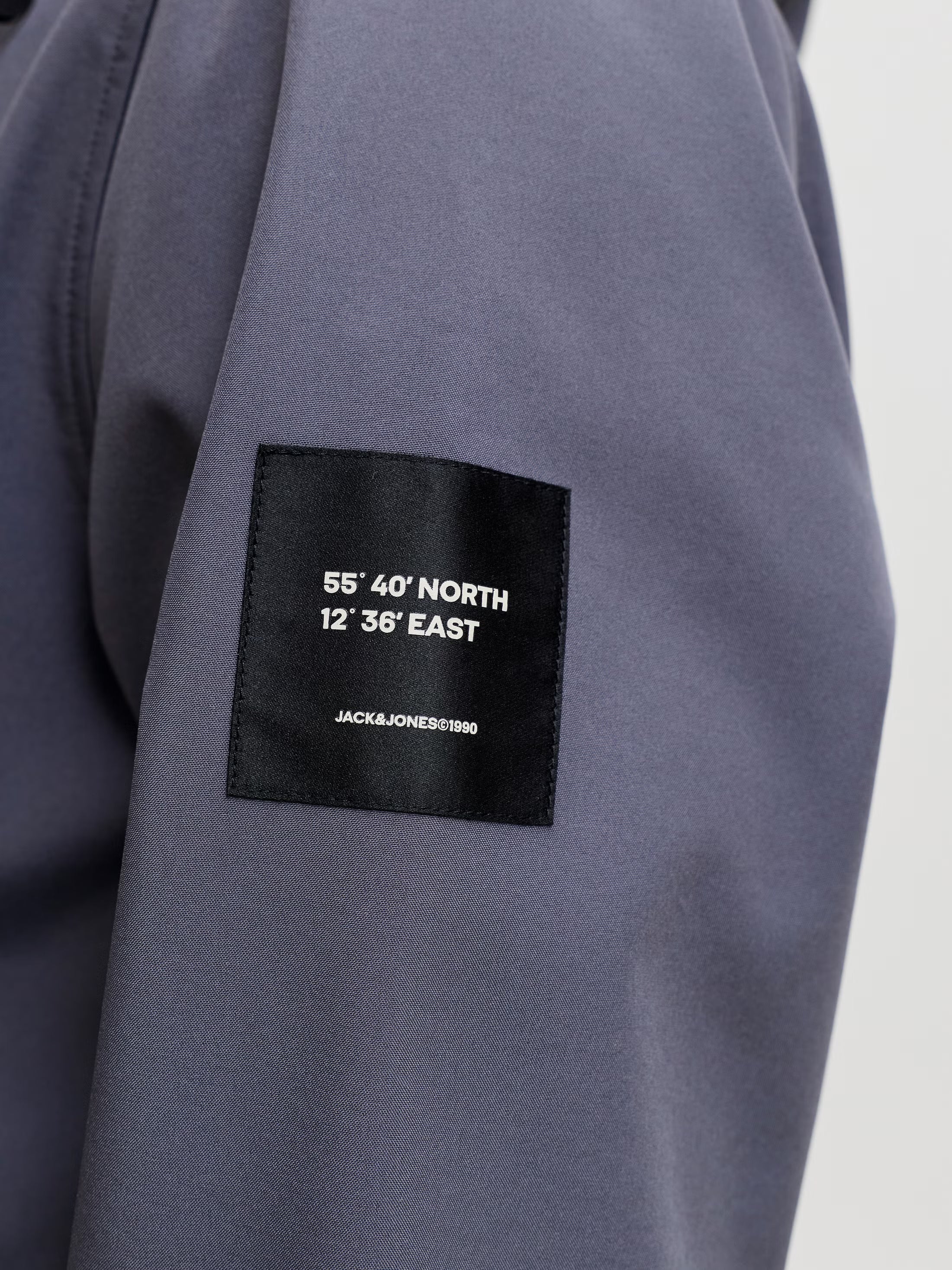 Jack&Jones Basic Softshell Hooded Jacket in Grey / Turbulence
