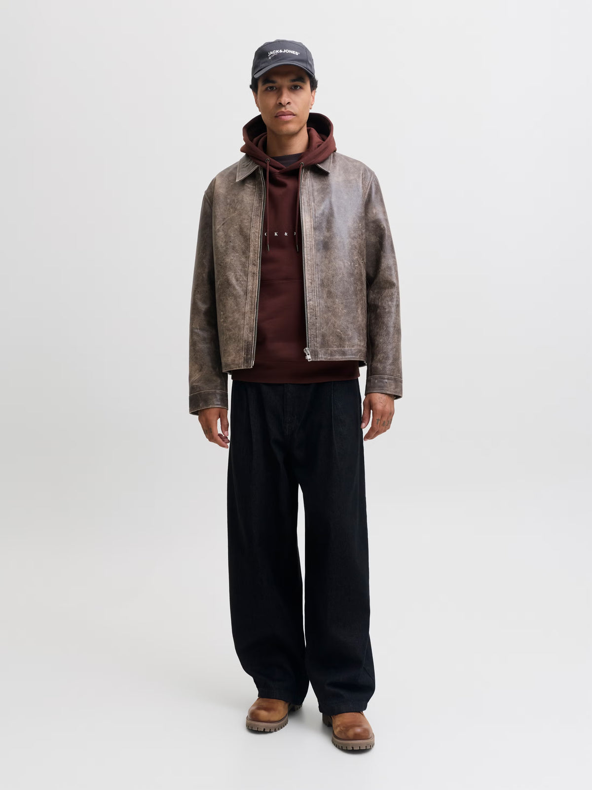 Jack&Jones Star Logo Hoodie in Purple / Bitter Chocolate